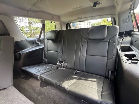 Used 2017 Chevrolet Suburban LT image 10