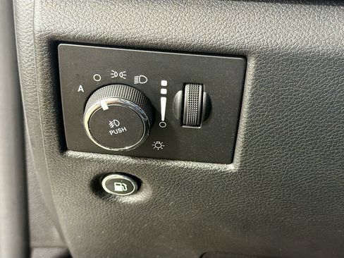 Used 2021 Jeep Grand Cherokee Limited AWD/4WD image 12