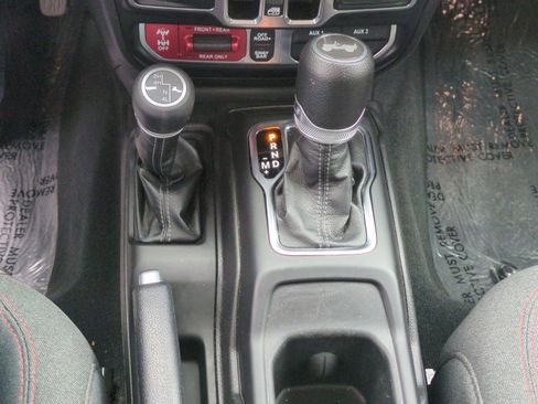 Used 2024 Jeep Wrangler Rubicon image 24