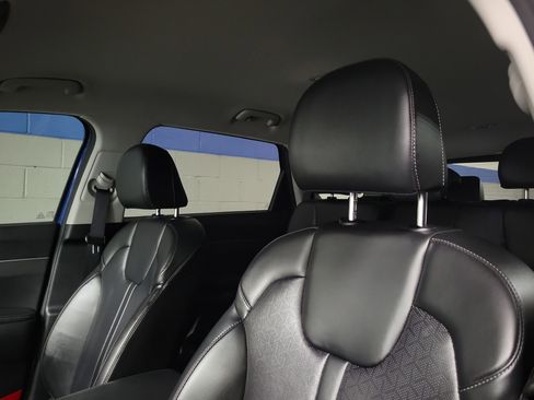 Used 2023 Kia Sorento S image 16