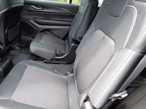 New 2025 Jeep Grand Cherokee L Laredo image 13