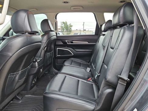 Used 2022 Kia Telluride LX FWD image 16
