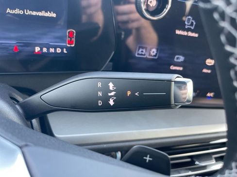 Used 2025 Chevrolet Traverse LT image 17