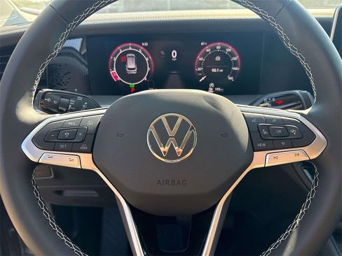 New 2025 Volkswagen Tiguan SE image 16