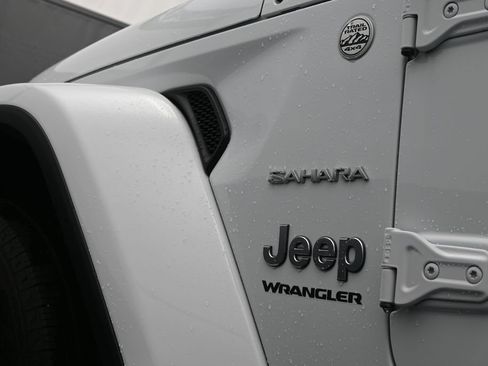 Used 2023 Jeep Wrangler Unlimited Sahara AWD/4WD image 13