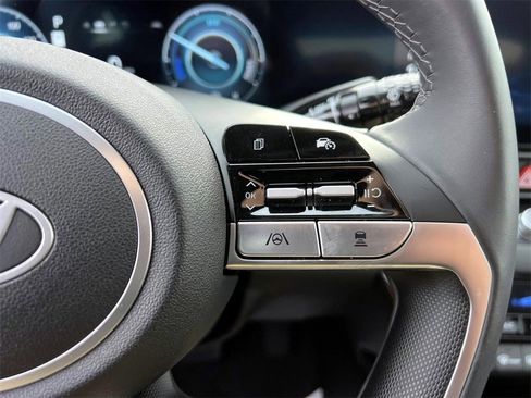 Certified 2025 Hyundai Elantra Limited image 26