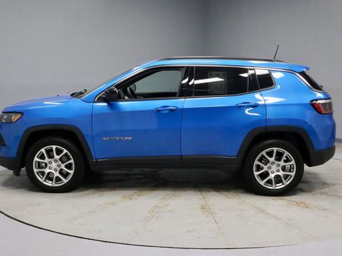 Used 2024 Jeep Compass Latitude AWD/4WD image 9