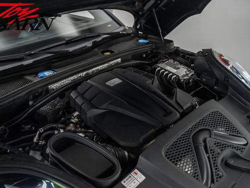 Used 2020 Porsche Macan Turbo image 55