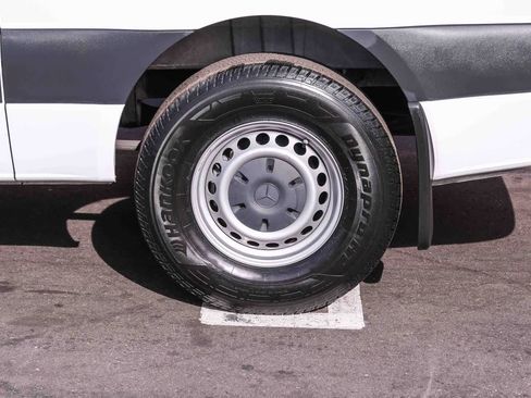 Used 2024 Mercedes-Benz Sprinter 2500 image 9