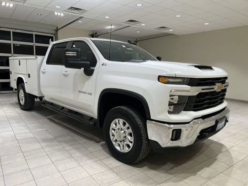 Used 2025 Chevrolet Silverado 3500 LT w/ Safety Package AWD/4WD image 7