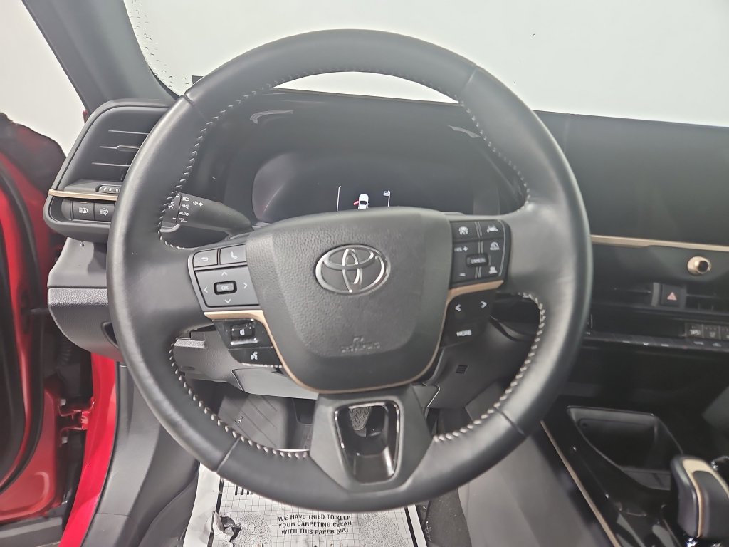 Used 2025 Toyota Crown Signia AWD/4WD image 15
