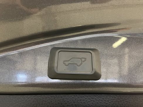 Used 2017 Toyota RAV4 Limited image 33