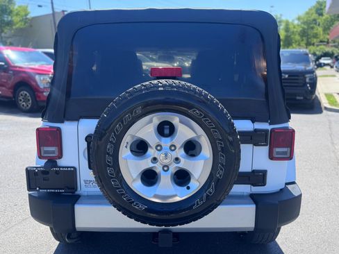 Used 2015 Jeep Wrangler Unlimited Sahara w/ Connectivity Group AWD/4WD image 4