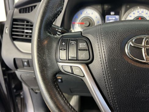 Used 2015 Toyota Sienna SE FWD image 18