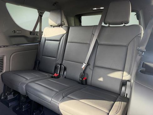 Used 2025 Chevrolet Suburban Z71 image 46