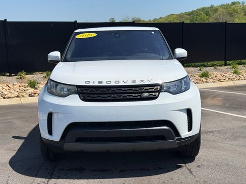 Used 2018 Land Rover Discovery SE image 2