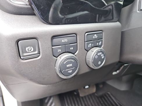 Used 2025 Chevrolet Silverado 1500 LT AWD/4WD image 19