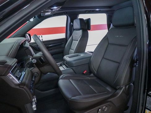 Used 2024 GMC Yukon Denali w/ Denali Reserve Package AWD/4WD image 10