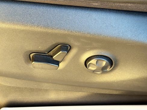 Used 2022 Chrysler Pacifica Limited image 25