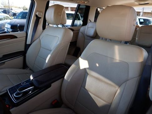 Used 2017 Mercedes-Benz GLS 550 4MATIC image 9