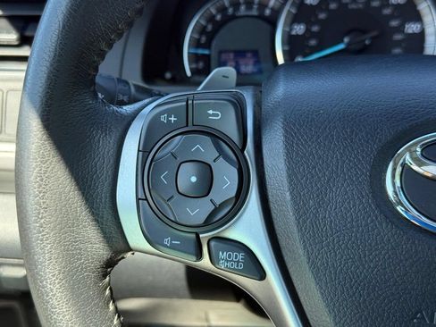 Used 2012 Toyota Camry SE w/ Leather Pkg FWD image 15