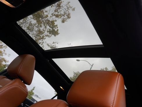 Used 2014 Chrysler 300 SRT8 w/ Leather Interior Group image 27