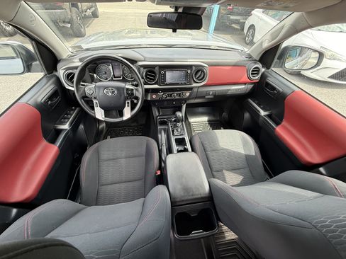 Used 2019 Toyota Tacoma SR5 image 2