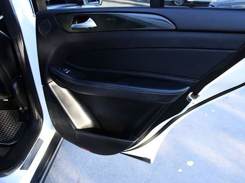 Used 2019 Mercedes-Benz GLE 400 4MATIC image 24