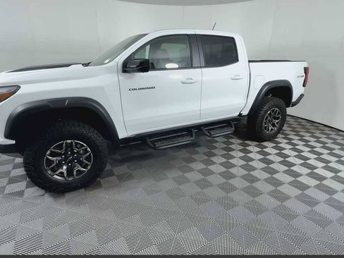 Certified 2026 Chevrolet Colorado ZR2 w/ Technology Package AWD/4WD image 4
