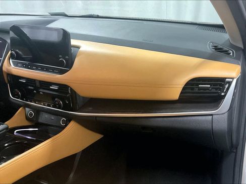 Used 2022 Nissan Rogue Platinum w/ Head-Up Display Package image 13