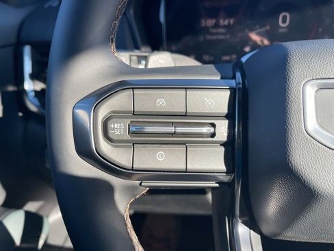 New 2026 GMC Terrain AT4 w/ LPO, Black Badging Package image 17