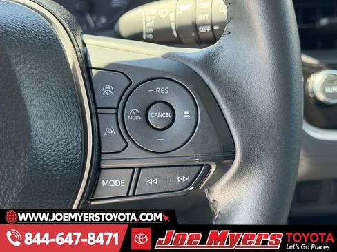 Used 2025 Toyota Corolla Cross LE image 23