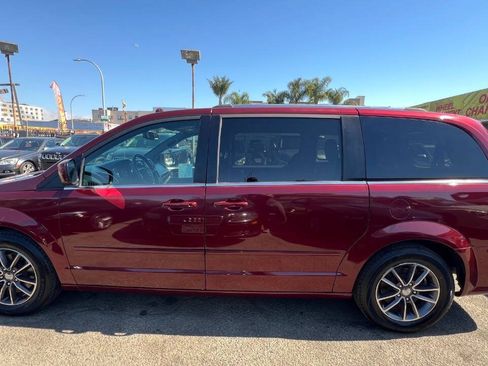 Used 2017 Dodge Grand Caravan SXT FWD image 8