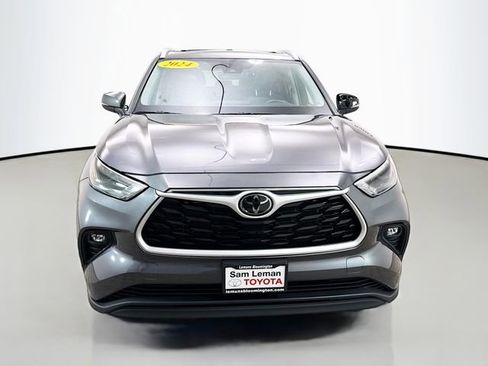 Used 2024 Toyota Highlander XLE image 2