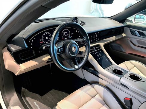 Used 2025 Porsche Taycan image 7