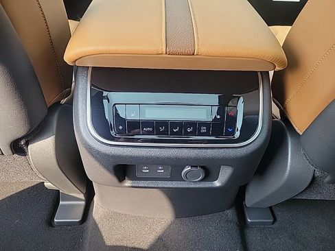 Used 2025 Nissan Armada Platinum Reserve image 29