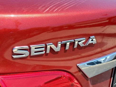 Used 2017 Nissan Sentra SV FWD image 17