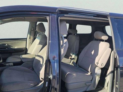 Used 2015 Kia Sedona LX image 7