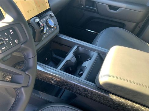 New 2026 Land Rover Defender 110 OCTA image 7