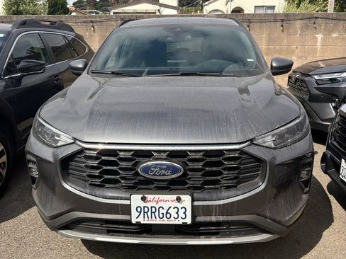Used 2025 Ford Escape ST-Line Select AWD/4WD image 2