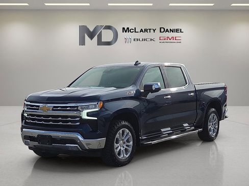 Used 2023 Chevrolet Silverado 1500 LTZ image 2