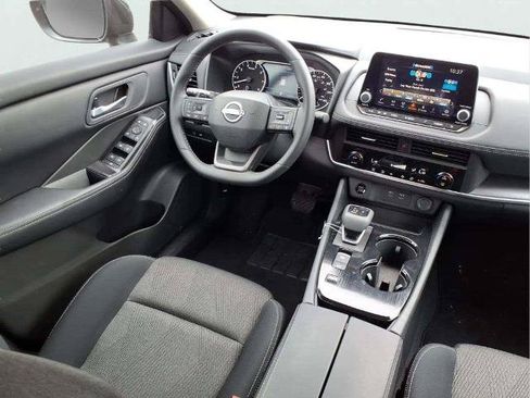 Certified 2026 Nissan Rogue SV FWD image 9