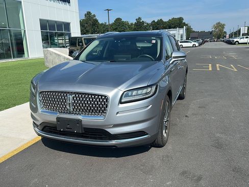 Used 2022 Lincoln Nautilus Reserve AWD/4WD image 2
