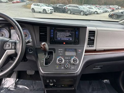 Used 2015 Toyota Sienna Limited Premium image 17