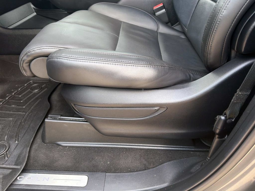 Certified 2021 Lincoln Navigator Reserve RWD image 18