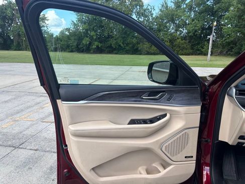 Used 2021 Jeep Grand Cherokee L Limited RWD image 10