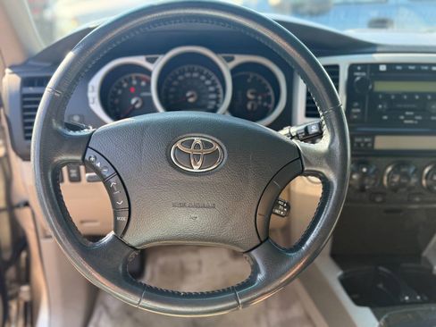 Used 2005 Toyota 4Runner Limited AWD/4WD image 17