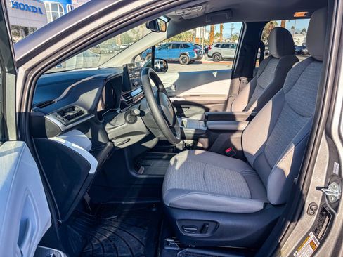 New 2026 Toyota Sienna LE FWD image 20