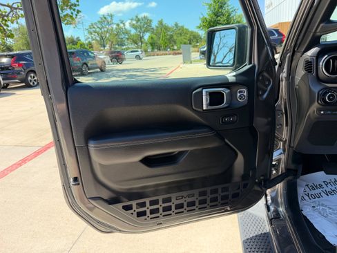 Used 2023 Jeep Wrangler Unlimited Sahara AWD/4WD image 25