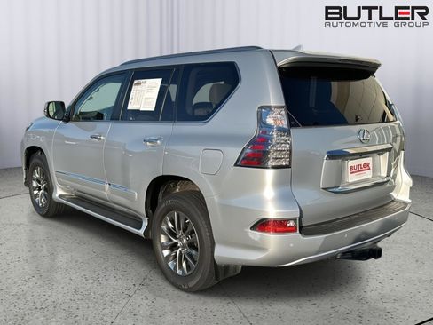 Used 2018 Lexus GX 460 Luxury image 3